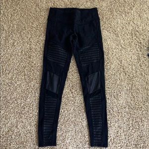 alo yoga motto leggings